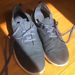 Tom’s shoes blue lace up